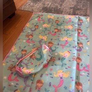 Tommy Bahama‎ Kids Colorful Mermaids Reversible Waterproof Blanket